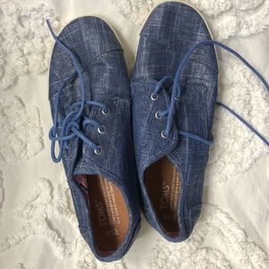 Blue tom shoes